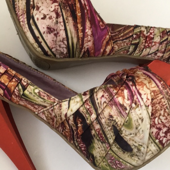 Women’s platform multi print pump - Picture 5 of 6